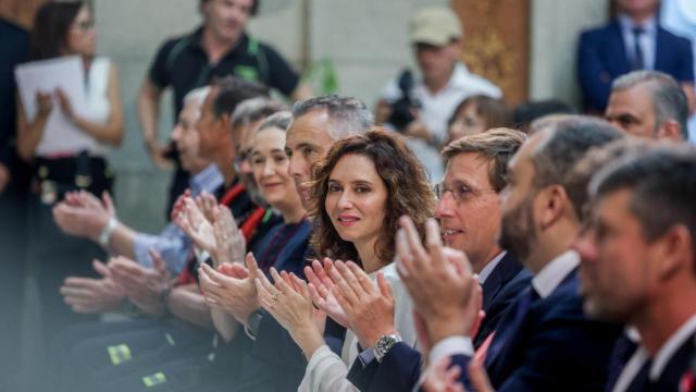 La presidenta de la Comunidad de Madrid, Isabel Díaz Ayuso, y el alcalde de la capital, José Luis Martínez-Almeida, durante un acto este jueves por la festividad de La Paloma.