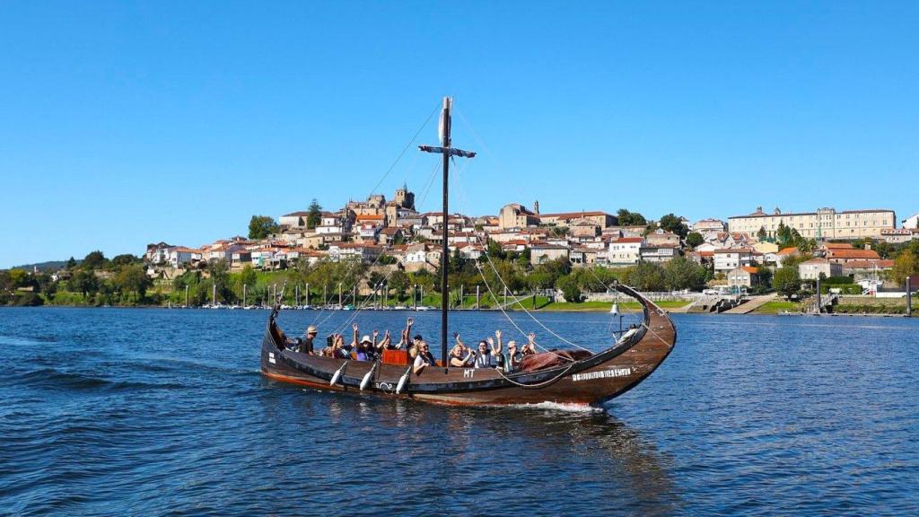 Paseo en barco tradicional por el río Miño