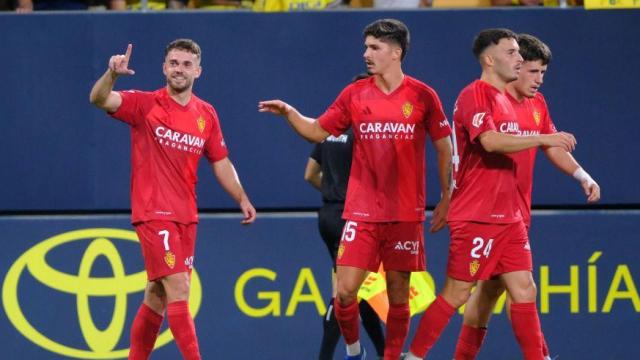 Un poderoso Real Zaragoza debuta asaltando al Cádiz en el Nuevo Mirandilla