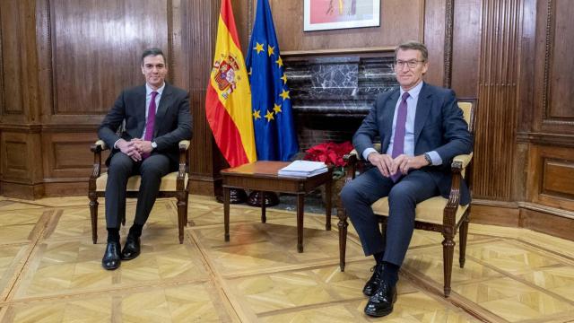 Sánchez y Feijóo, durante la última reunión que mantuvieron en el Congreso .