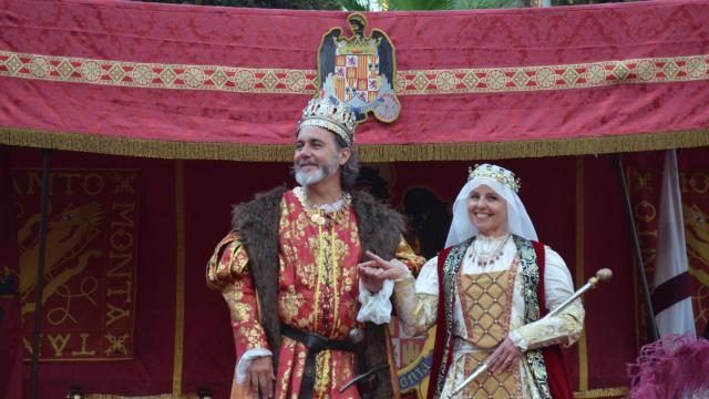 Los reyes católicos en la cabalgata que da comienzo la Feria de Málaga.