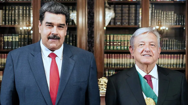 Nicolás Maduro junto al presidente de México Andrés Manuel López Obrador, en el Palacio Nacional de México el 1 de diciembre de 2018, durante la toma de posesión de AMLO