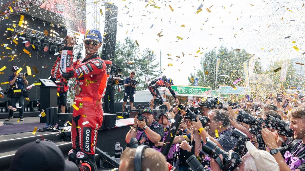 Pecco Bagnaia celebra su victoria en la carrera al sprint, en el Red Bull Ring de Spielberg.