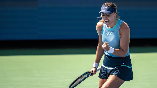 Paula Badosa celebra su victoria ante Stearns en el Masters 1000 de Cincinnati.