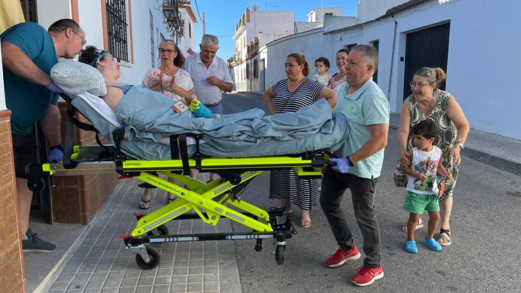 Ana María, durante el momento de la recogida en su casa.