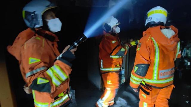 Bomberos del Consorcio Provincial de Valencia en el incendio de una vivienda, en una fotografía de archivo. Consorcio Bomberos Valencia