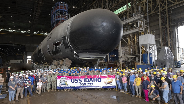 El submarino USS Idaho durante su bautismo