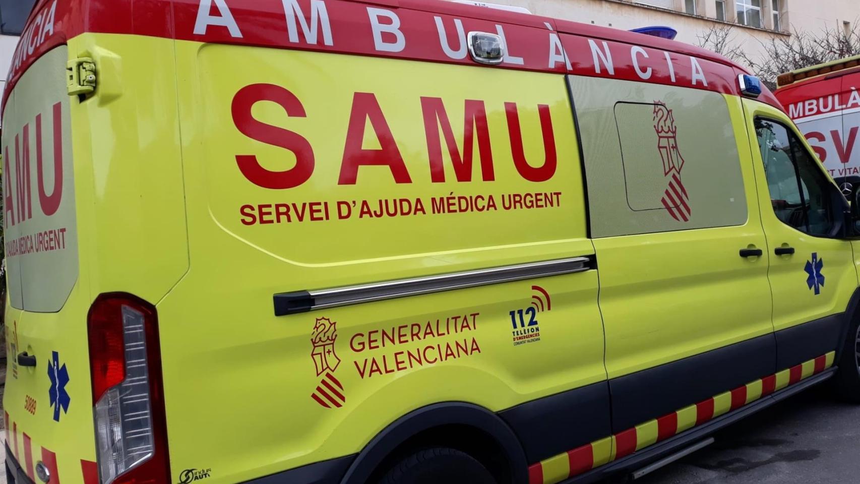 Imagen de archivo de una ambulancia del SAMU en Alicante. Europa Press