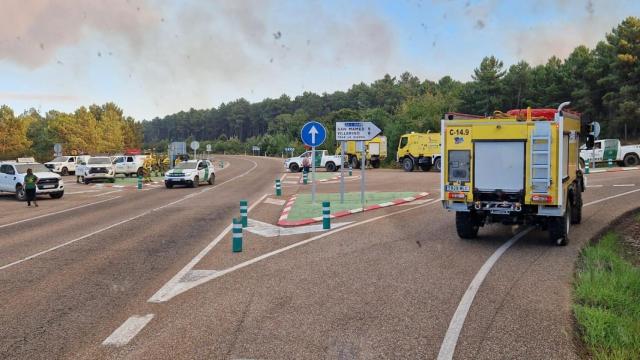 Los bomberos de la Diputación de Zamora, del parque Tierras de Aliste, claves en el incendio de Trabazos