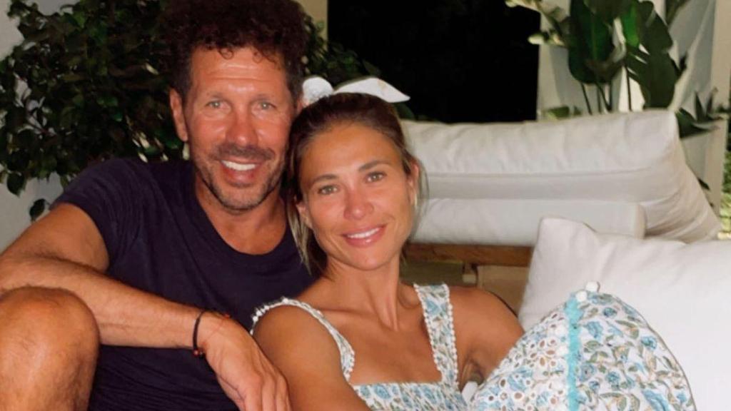 Diego Pablo Simeone y su mujer, Carla Pereyra, en una fotografía publicada por el entrenador en su perfil de Instagram.