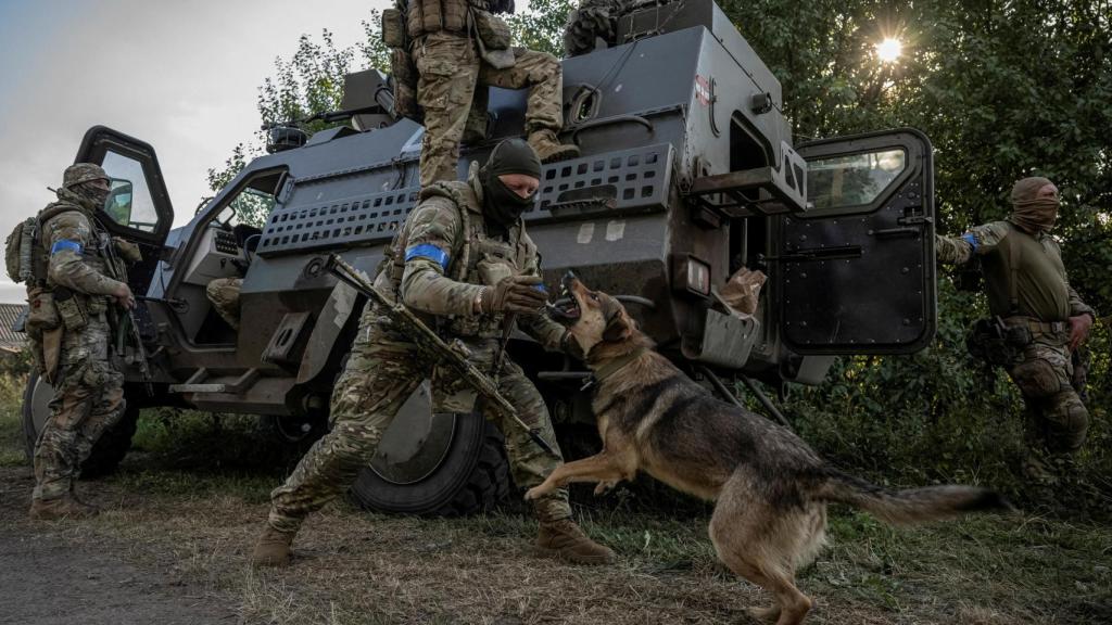 Militares ucranianos en la región de Sumy, cerca de la frontera con Rusia