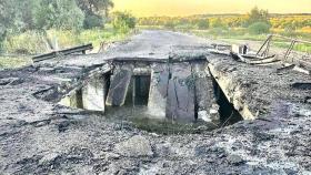 Estado en el que ha quedado el segundo puente destruido por Ucrania en Kursk en menos de 48 horas.