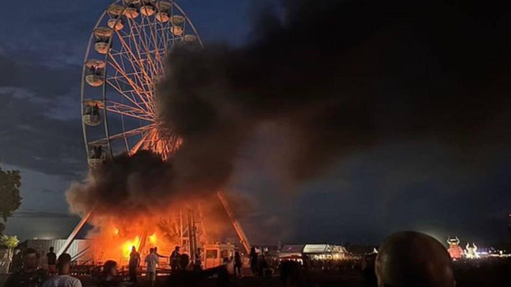 Incendio en la noria del festival.