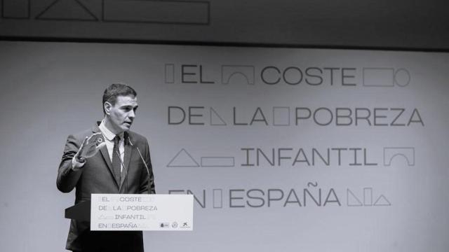 El presidente del Gobierno, Pedro Sánchez,  durante la presentación del estudio 'El coste de la pobreza infantil en España', en marzo del año pasado.