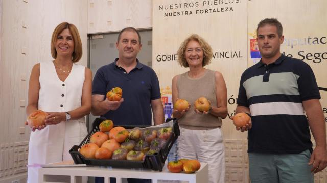 Presentación Feria del Tomate Caravana Alimentos de Segovia