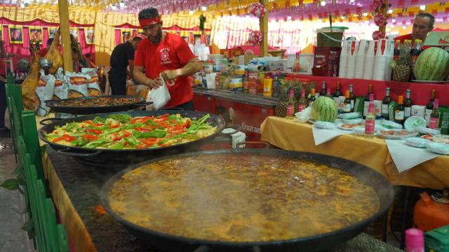 Paella en la feria del Real de Málaga