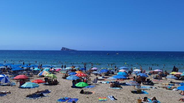 Una vista de la isla de Benidorm, este julio.