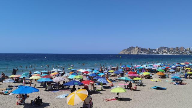 Una vista de la playa de Benidorm a finales de julio.