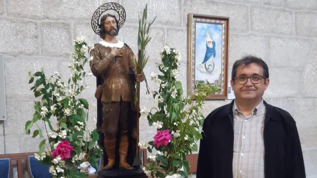 Juan Luis Cepa, junto a una imagen de San Isidro Labrador