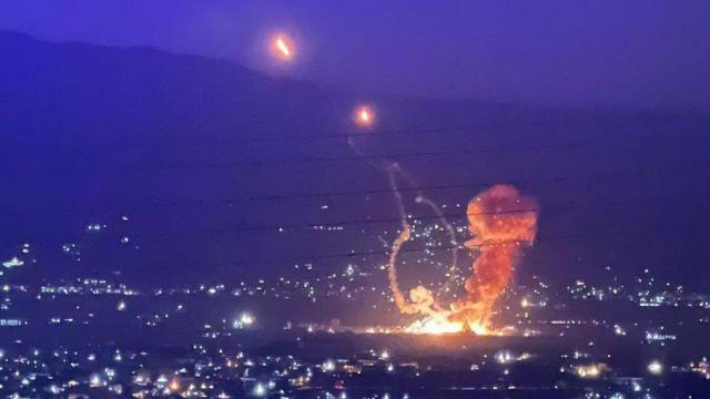 Ataque israelí a un depósito de armas de Hezbolá en Líbano.