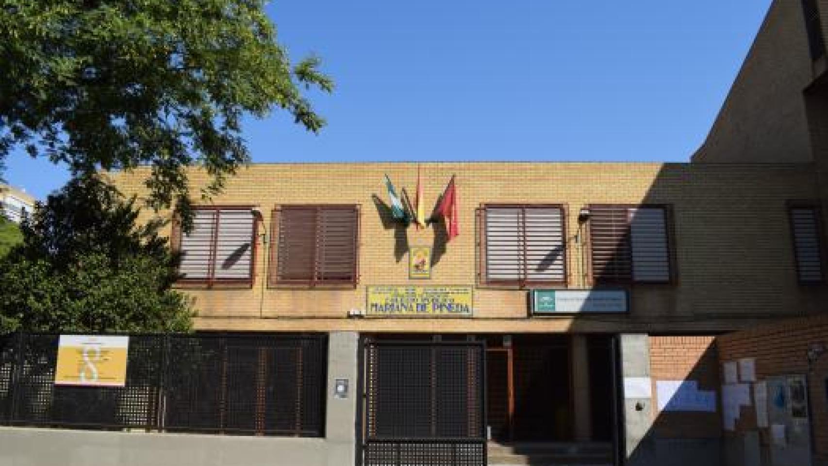 Fachada del CEIP Mariana de Pineda.