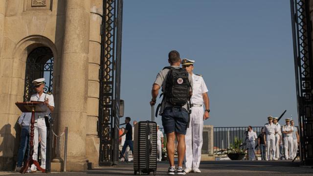 Imagen del ingreso de uno de los alumnos de la Escuela Naval Militar de Marín.