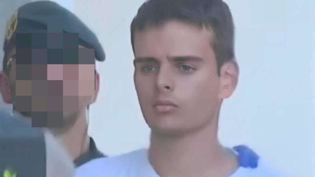 La Guardia Civil rastrea el canal de Mocejón y registra dos domicilios de esta localidad en la que fue asesinado el niño Mateo, un crimen por el que ha sido detenido un joven de 20 años.