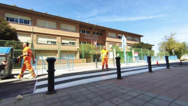 Una vista del colegio Lucentum en Alicante tras las reformas en el paso de peatones.