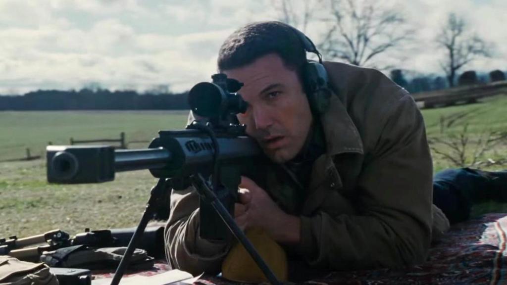 El thriller de acción con Ben Affleck y J.K. Simons que arrasa en Netflix: ya tiene una secuela en marcha