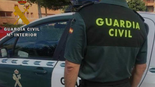 Un agente de la Guardia Civil