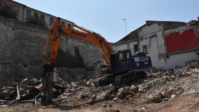 Derribo de viviendas en la avenida de la Feria para liberar la muralla de Zamora