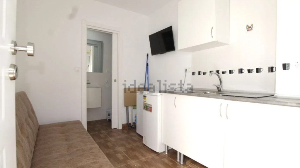 Imagen de la vivienda de 11 metros cuadrados, en venta por 50.000 euros en Málaga.