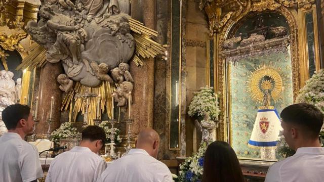 El Real Zaragoza en la ofrenda de flores a la Virgen del Pilar