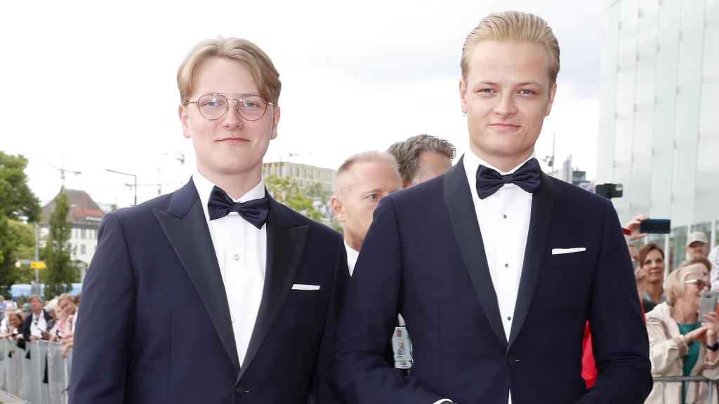 Marius junto a su hermano, el príncipe Sverre Magnus de Noruega