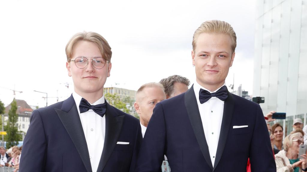 Marius junto a su hermano, el príncipe Sverre Magnus de Noruega