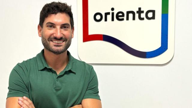 El director de Diversitat, Stephane Soriano, en el servicio Orienta de la Generalitat.