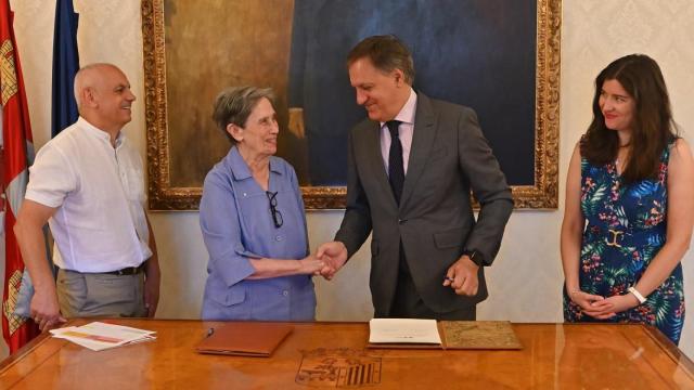 Firma del convenio entre el Ayuntamiento de Salamanca y Cáritas Diocesana