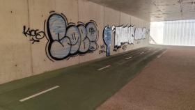 Primeras pintadas en el controvertido túnel del Padre Claret en Valladolid: Cualquiera sabe cómo acaban