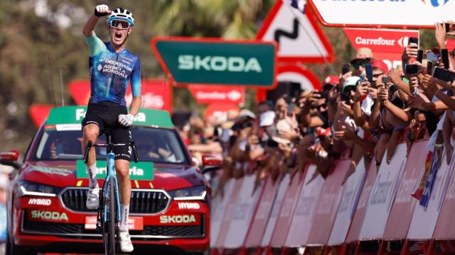 Ben O'Connor celebra su triunfo en la sexta etapa de La Vuelta 2024.