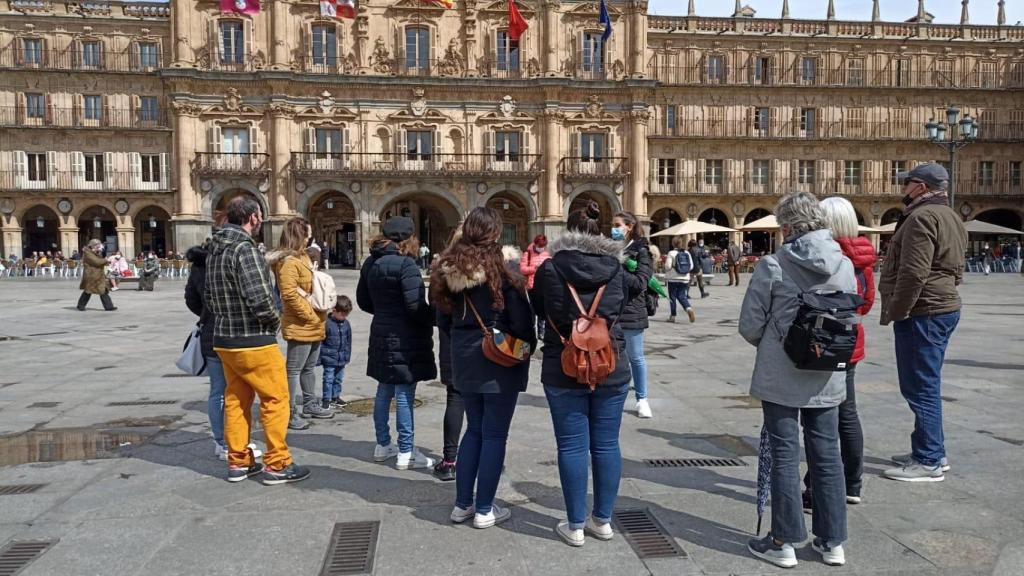 Turistas en la Plaza Mayor de Salamanca