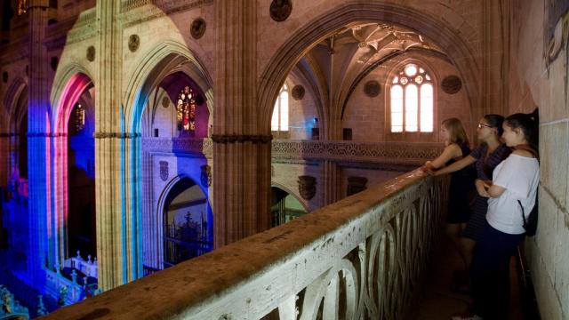 Visitas nocturnas a la Catedral de Salamanca, ambientadas con música y luces interpretativas...