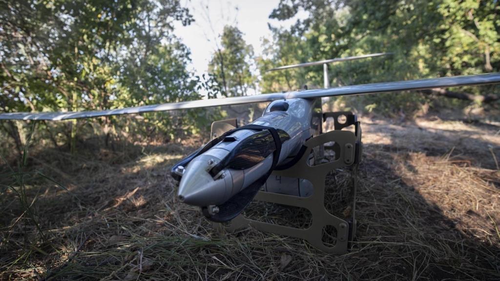 Detalle de la cámara que porta el dron de reconocimiento FlyEye, uno de los más caros con los que trabaja el Ejército ucraniano