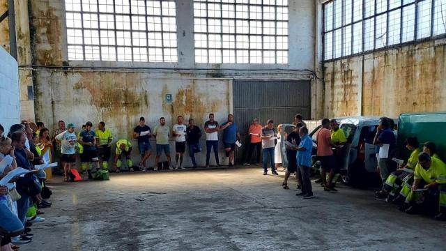 Asamblea de trabajadores del servicio de mantenimiento de parques y jardines de Vigo.