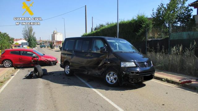 El estado del coche y la furgoneta tras el impacto