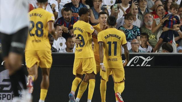 Lewandowski celebrando un gol con el FC Barcelona