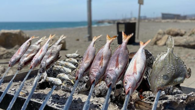 Pescados espetados en El Saladero.