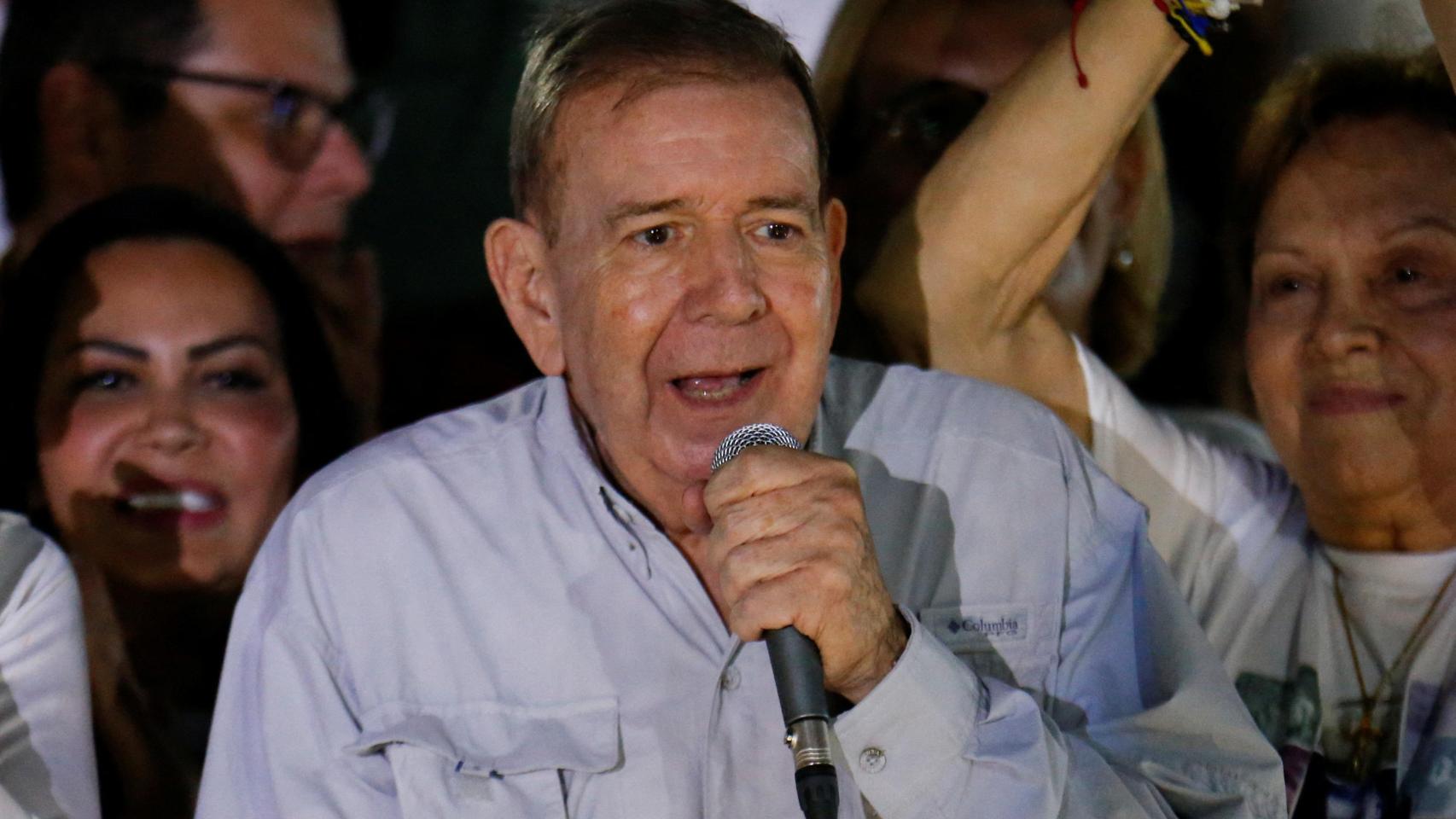 Edmundo González Urrutia durante un acto de la campaña electoral