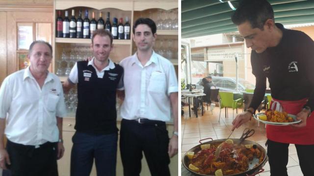 Óscar Armero, dueño del restaurante Las Cumbres, junto  a Alejandro Valverde y sirviendo una paella.