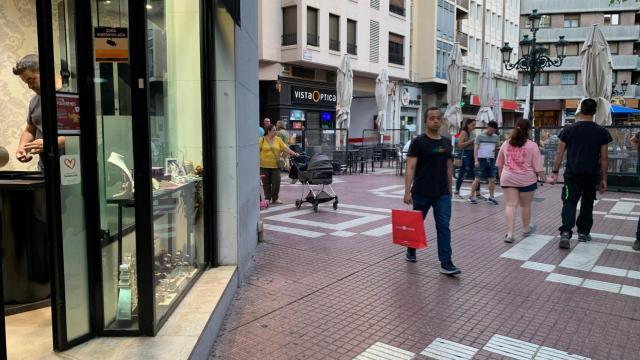 Uno de los comercios adheridos al Volveremos, en el centro de Zaragoza