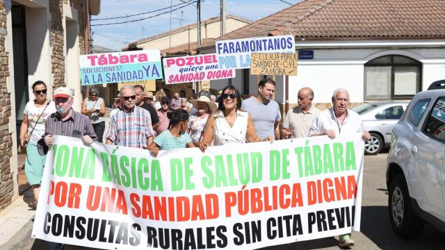 Ana Sánchez en la protesta sanitaria de Tábara